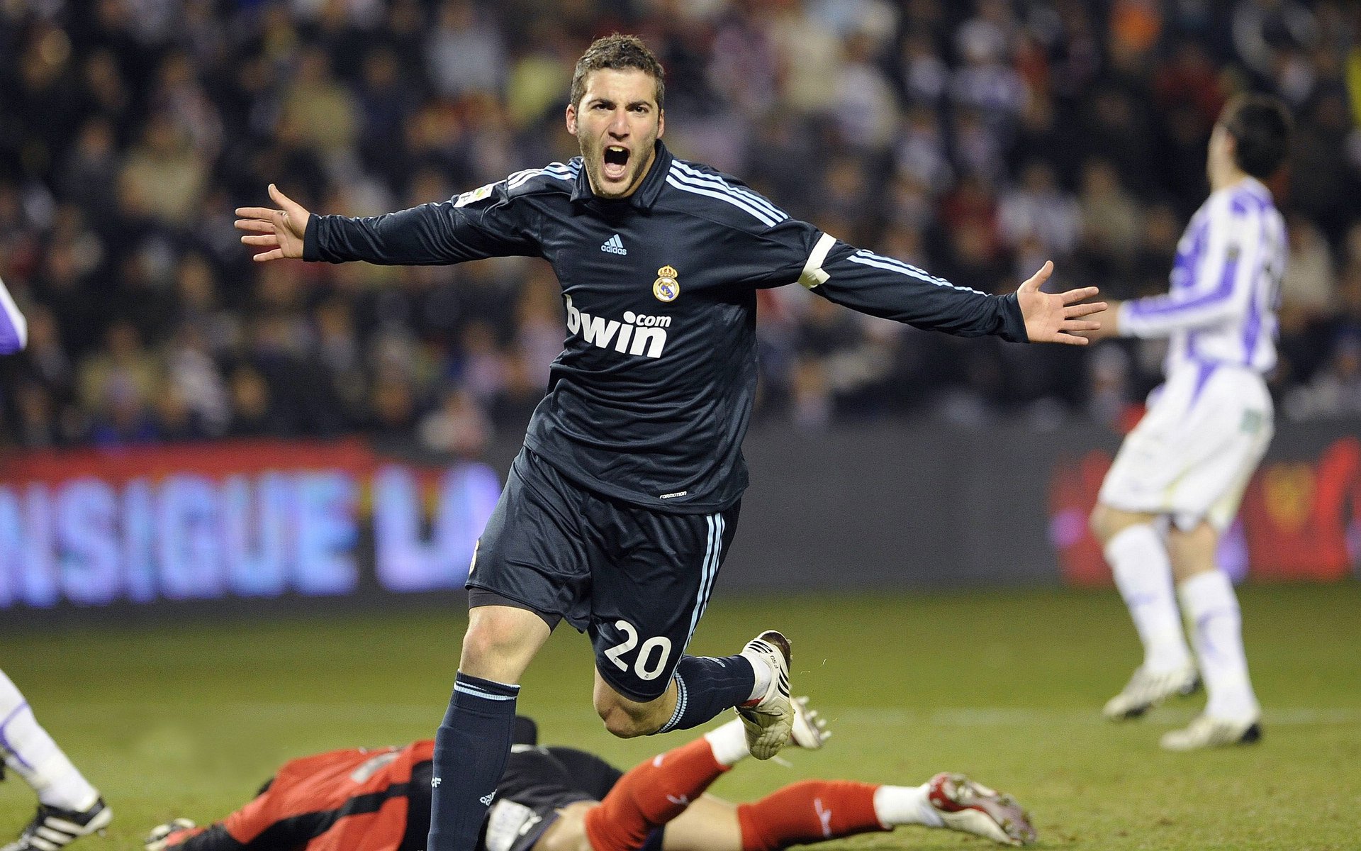 开云体育下载官网-维达德卡萨布兰卡球员表现获赞，市场价值提升，卡萨布兰卡 经典