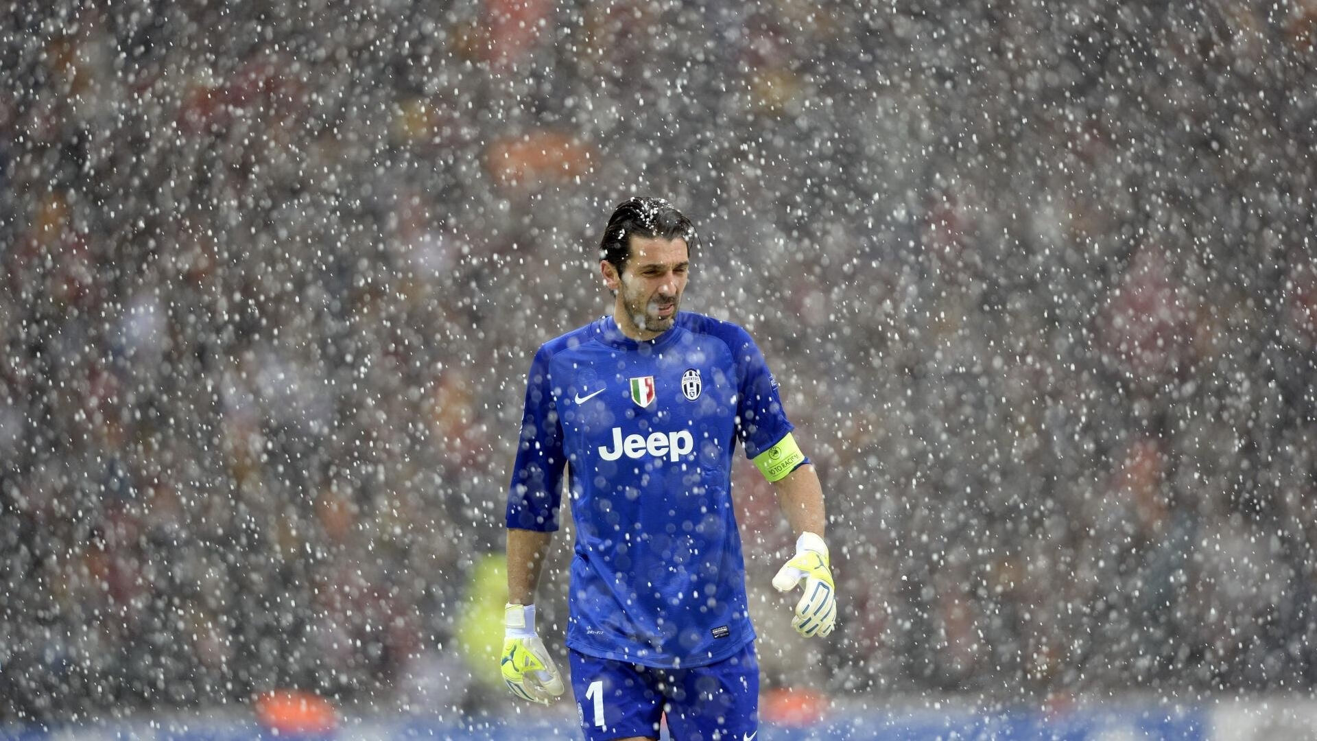 夜间灯光足球超炫表演，点亮城市绿茵夜，足球场夜间照明灯