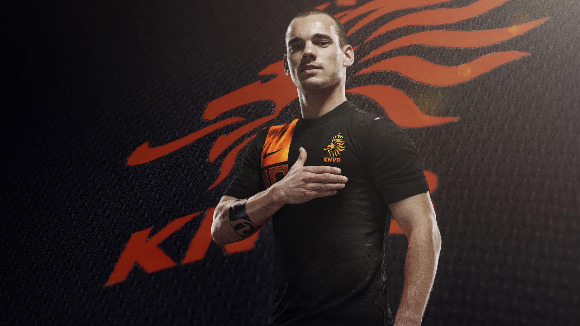 开云体育官网-詹姆斯连续六场斩获三双，季后赛状态火热！，詹姆斯季后赛场均三双